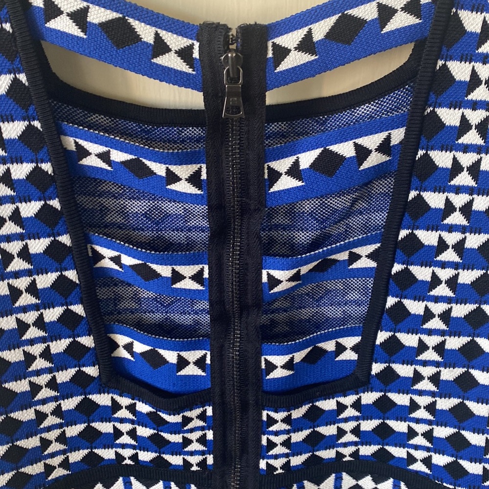 BCBG MAXAZRIA Y2K blue/black/white print knit mini jumper/dress, Size S - Picture 4 of 8